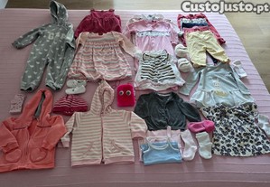 V�rias pe�as de roupa de crian�a da nossa Netinha