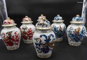 Coleção de seis potes em porcelana da Vista Alegre