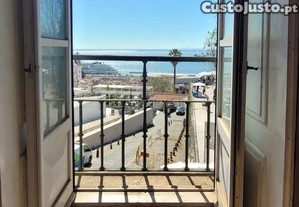 Prdio no corao de Alfama