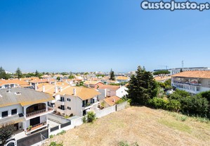 Exclusivo T3+1 Remodelado com Vista Mar e Conforto Incomparável no Alto dos Lombos, Carcavelos