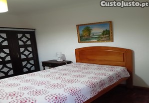Quarto Individual em Benfica - Rapariga Estudante