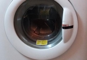Máquina de lavar roupa Zanussi modelo FA825E