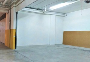Garagem em S. José de S. Lazaro, Centro da Cidade.