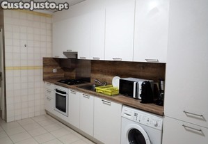Quarto com Varanda Av Marques Pombal Leiria