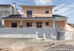 Moradia T5+1 Com Garagem E Terreno Nas...