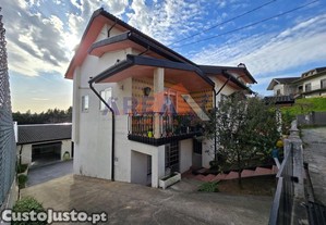 Moradia Isolada, T7, Em Oliveira De Azeméis