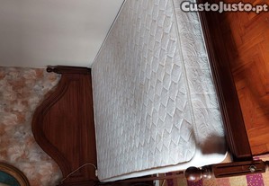 Cama casal + colchão ortopédico+mesa de cabeceira