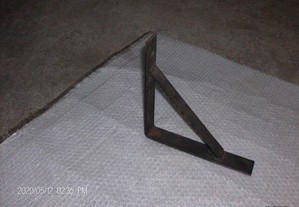 Esquadro em ferro para prateleira com 25,5 cm