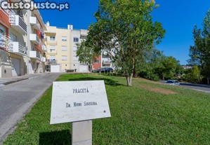 Apartamento T2 com sótão, varanda e garagem   Ota / Alenquer