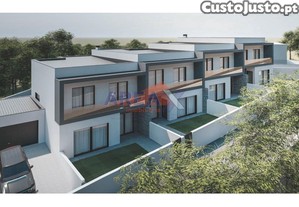 Moradias Em Banda, Em Construção.