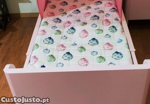 Conjunto IKEA: cama extensível BUSUNGE + colchão VIMSIG + cómoda BUSUNGE (excelente estado)