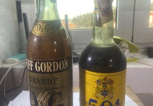 2- garrafas de brandy
