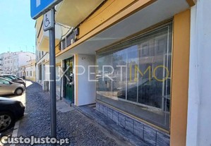 2 Espaos comerciais com possibilidade de habitao