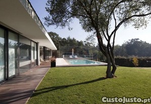 Moradia Térrea Contemporânea Com 600M2 De Área...