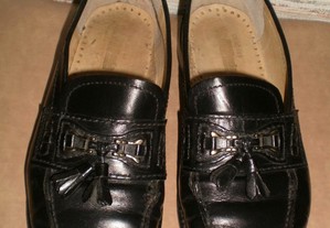 Sapatos pretos de homem tamanho 42