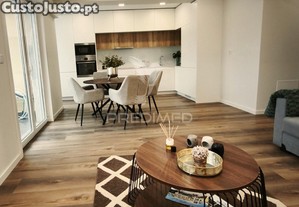 Excelente apartamento t3 remodelado em benfica.