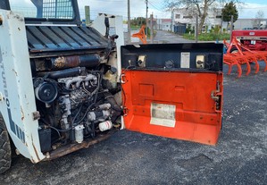 Bobcat 853 Com Balde De Abrir Maxilas Motor Isuzu 65 CV Pneus Novos Tudo A Funcionar Bem Movimentação De Terras