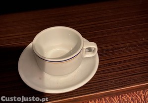 conjunto de chavena e pires para cafe branca