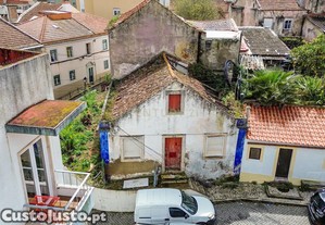 Oportunidade para Investidores - Casa Centenária no Alto de Algés