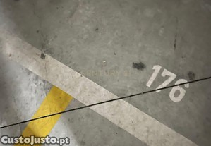 Lugar de Estacionamento localizado em Centro Histrico da cidade de vora