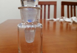 frasco pequeno antigo de farmaçia , vidro soprado , ver fotos