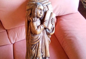 Estatua de madeira