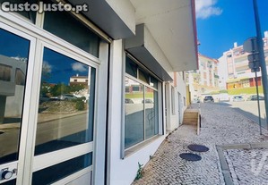 Loja / Estabelecimento Comercial em Cadaval e Pêro Moniz de 142,00 m²