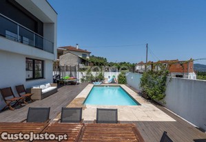 Moradia T5 De 2022 Com Piscina A 10 Minutos Do...
