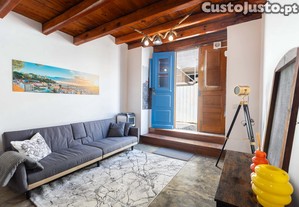 Apartamento T1 Duplex ao Lado do Castelo de S. Jorge: Charme Histórico com Toque Contemporâneo!