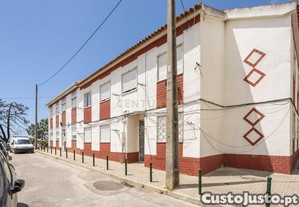 Apartamento T3 mais sótao, num 1 andar em Amora - Seixal