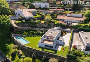 Moradia T4 De Luxo Em Condomínio Fechado,...