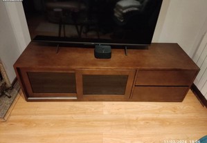Móvel de TV com armários de parede e prateleira