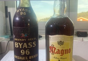 2 garrafas de Brandy