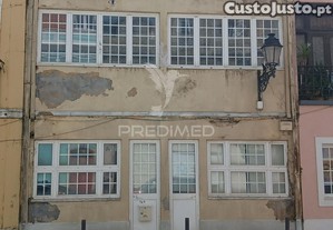 Prédio no centro do seixal.