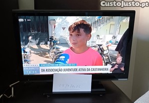 TV LCD Toshiba 19EL933G - 19  HD com HDMI e USB - Usada a funcionar