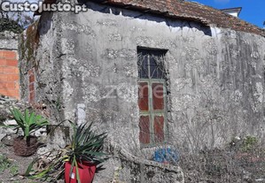 Imóvel Para Reabilitação Com Terreno Amplo -...