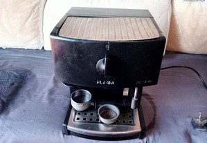 Maquina de cafe de po Flama em bom estado
