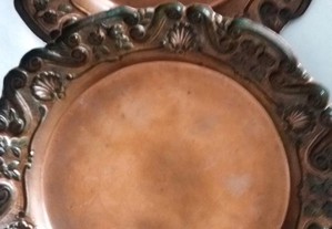 Pratos antigos decorativos em bronze