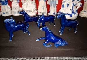 5 cavalos em porcelana antigos