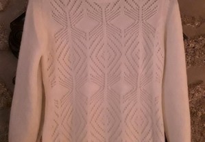 Camisola de malha tricô branca com manga comprida e decote redondo