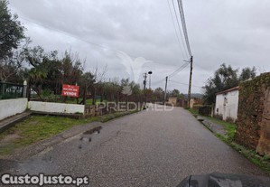 Terreno com possibilidade de construção.