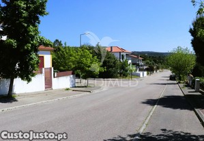 Lote de moradia geminada.