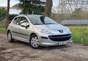 Peugeot 207 .