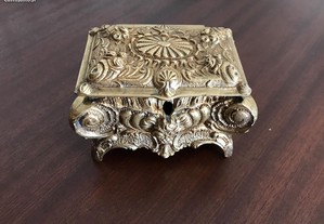 Porta-jóias antigo em latão dourado