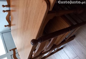 Mesa com 6 cadeiras de boa qualidade extensível