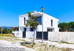 Moradia V3+1 em fase final de construção, Darque, Viana do Castelo