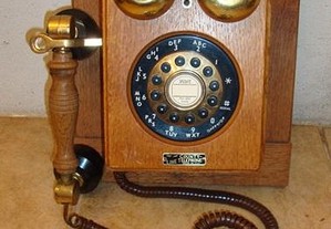 Telefone em madeira de parede