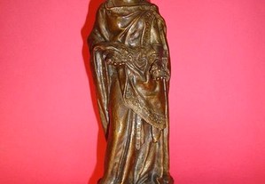 Rainha St. Isabel, escultura antiga em bronze