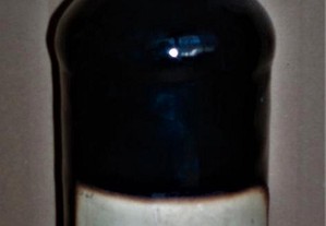 Garrafa de vinho tinto de 1974 - Anadia