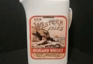 Bonito jarro de Whisky em forma triangular com publicidade ao Highland Whisky, em porcelana Inglesa